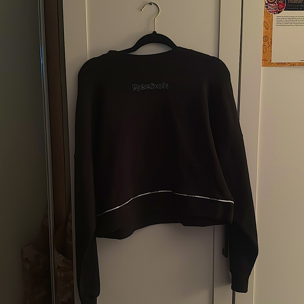 Reebok cropped sweater 
Never worn, just not my style